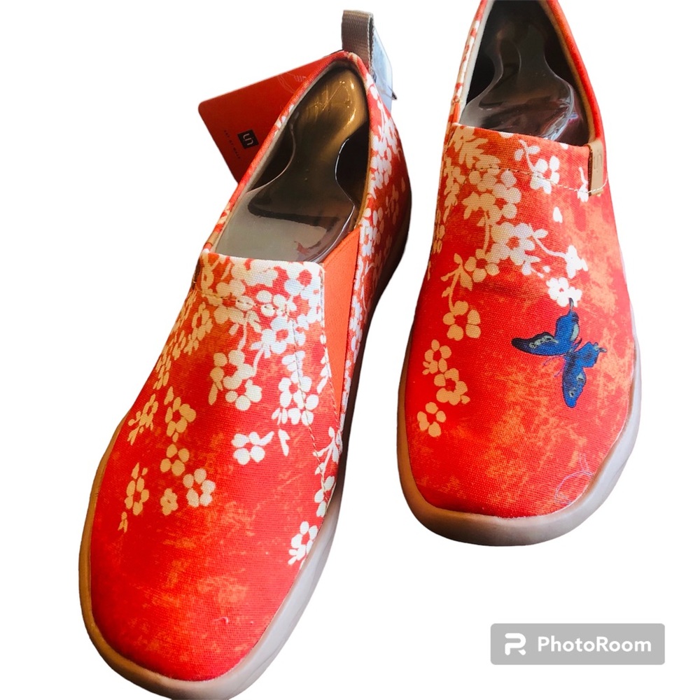 UIN shoes